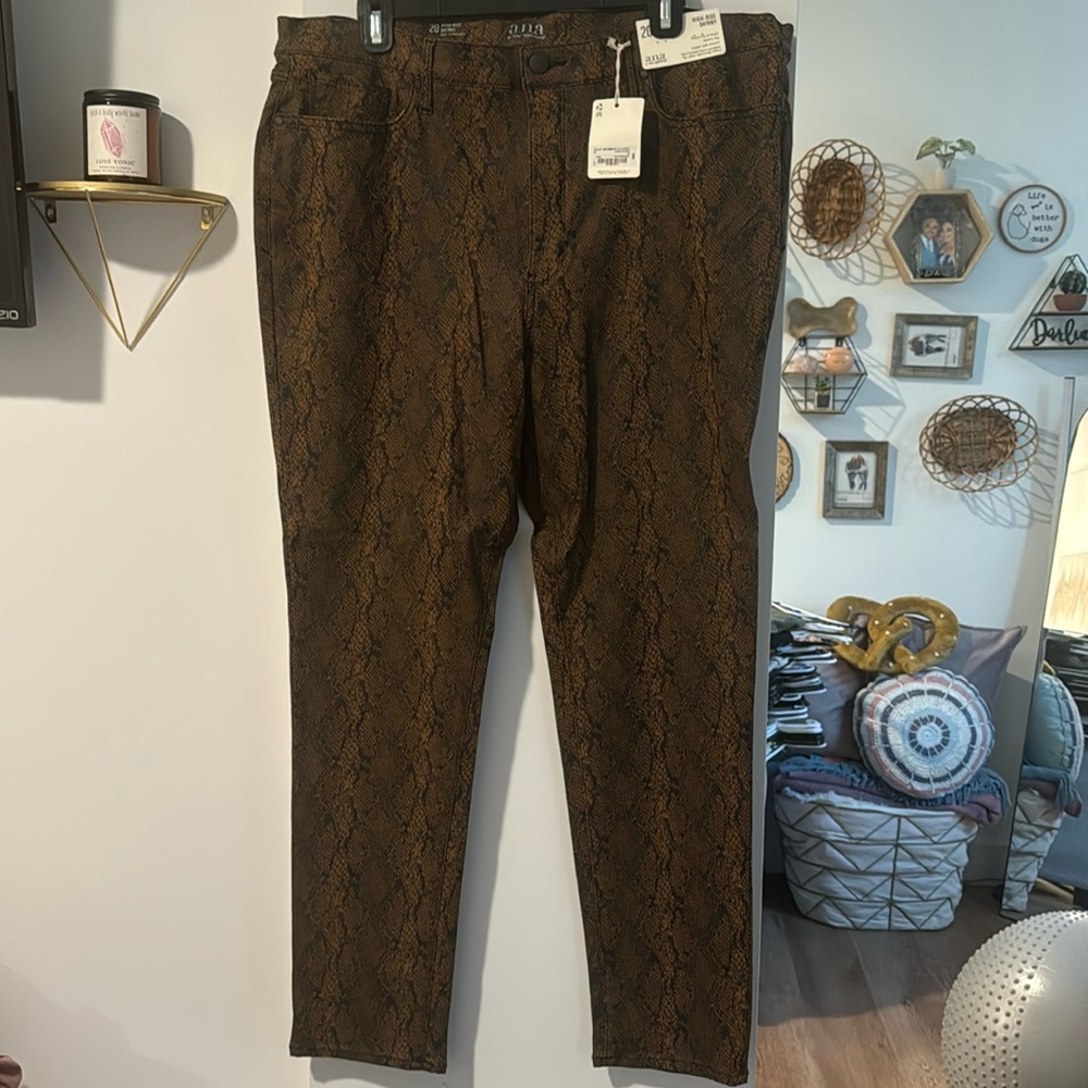 NWT Ana Snakeskin Panta